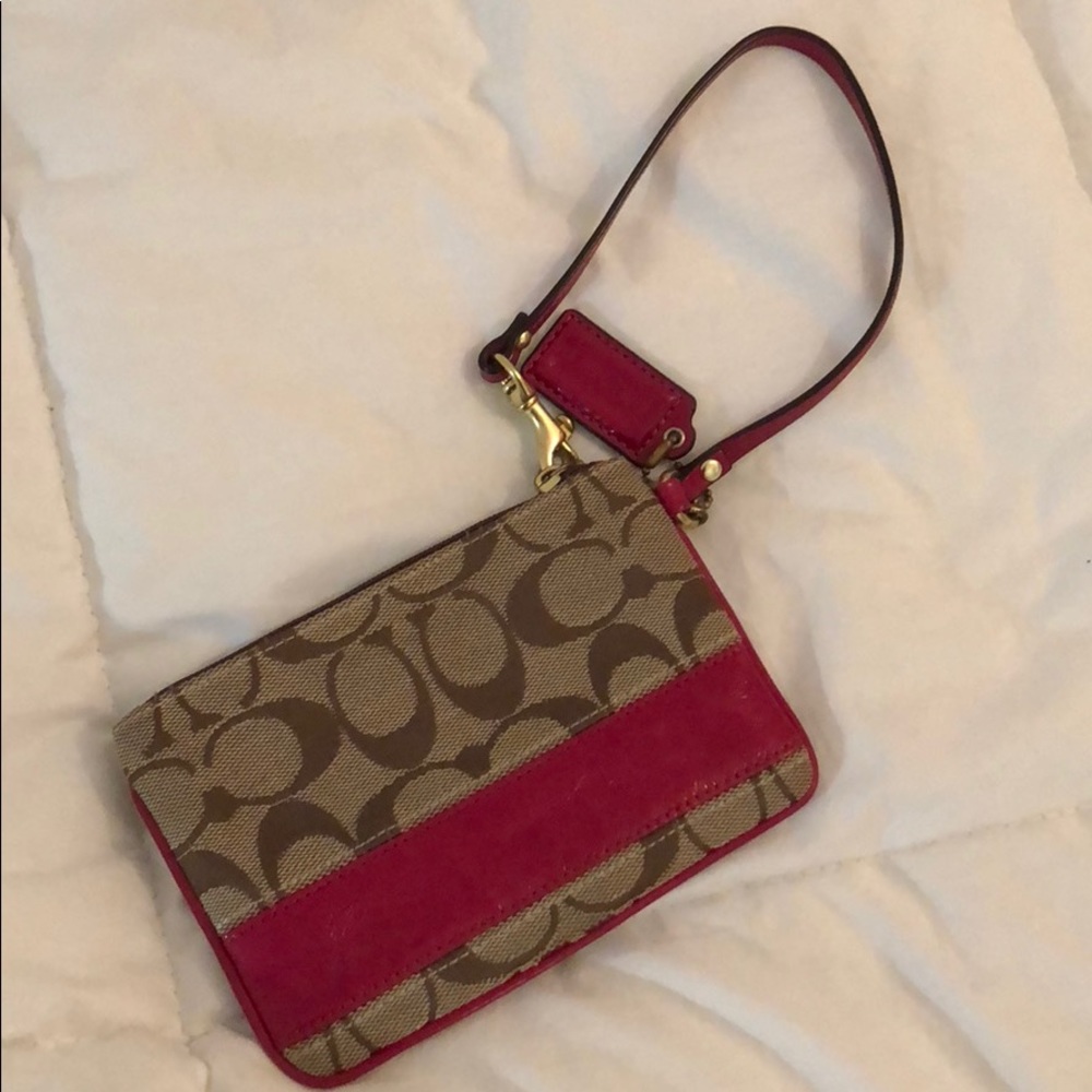 Gently used coach wristlet! - Picture 1 of 5